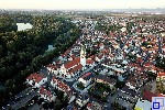 Luftaufnahme von Ketsch mit der Sankt-Sebastian-Kirche im Mittelpunkt