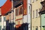 Bild zeigt den Ausschnitt einer Häuserfront in Ketsch