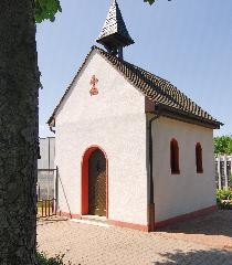 Das Bild zeigt eine Außenansicht der Sankt-Anna-Kapelle