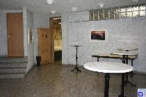 Bild zeigt das Foyer und den Eingang zum Saal des Ferdinand-Schmid-Hauses