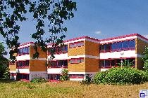 Bild zeigt eine Außenansicht auf das Gebäude der Neurottschule