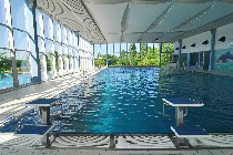 Bild zeigt das Schwimmbecken im Hallenbad