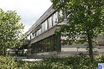 Bild zeigt eine Außenansicht auf das Gebäude der Marion-Dönhoff-Realschule