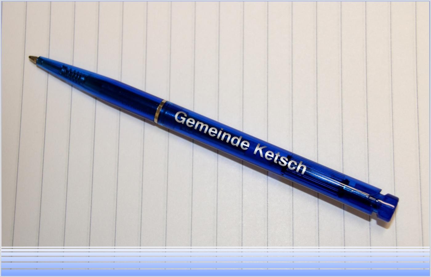 Kugelschreiber mit Schriftzug Ketsch auf einem Blatt Papier
