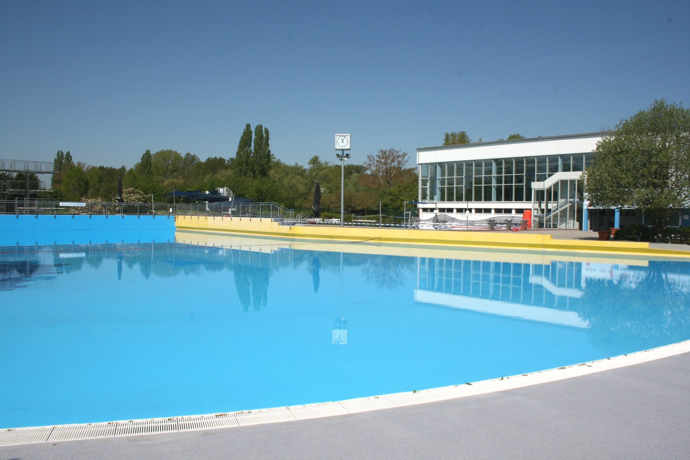 Blick auf das Wellenbecken