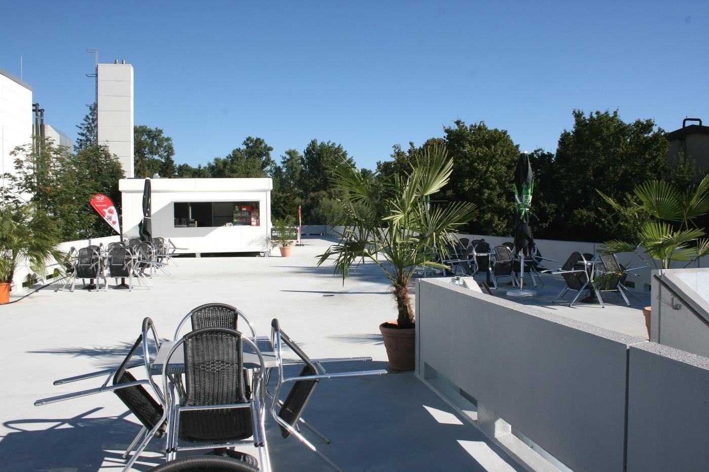 Gastronomie-Terrasse mit Kiosk