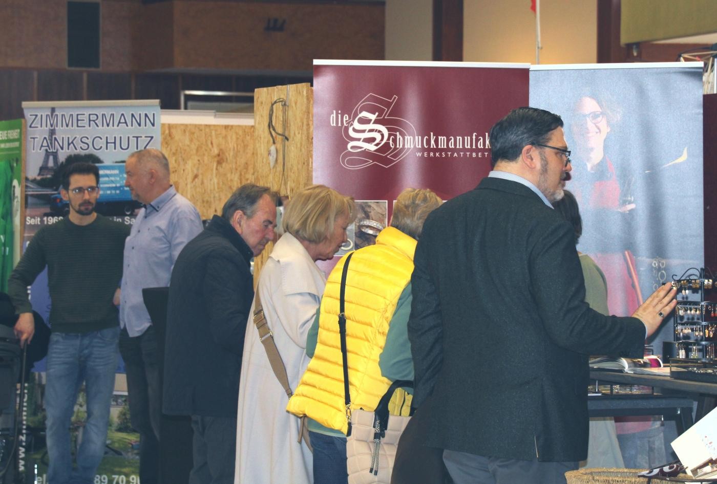 Aussteller und Besucher