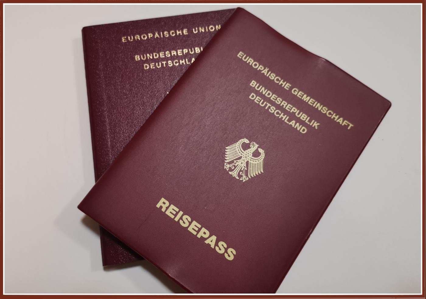 zwei Reisepässe
