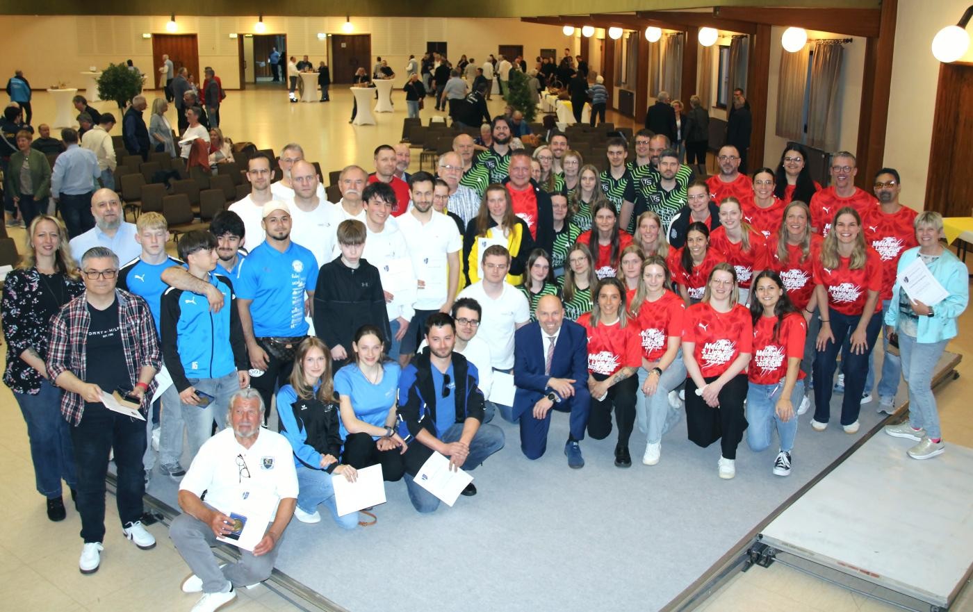 Gruppenbild der geehrten Sportlerinnen und Sportler
