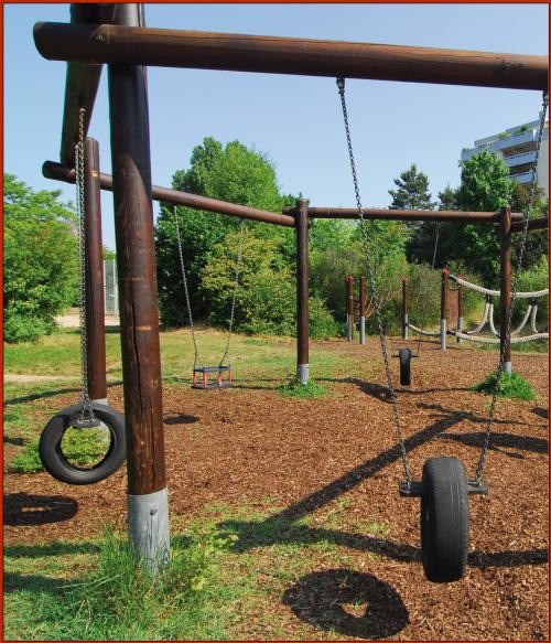 Schaukel auf einem Spielplatz