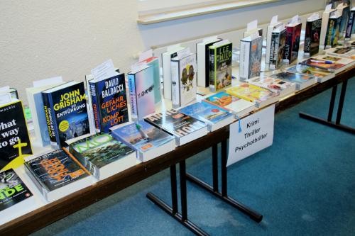 Büchertisch