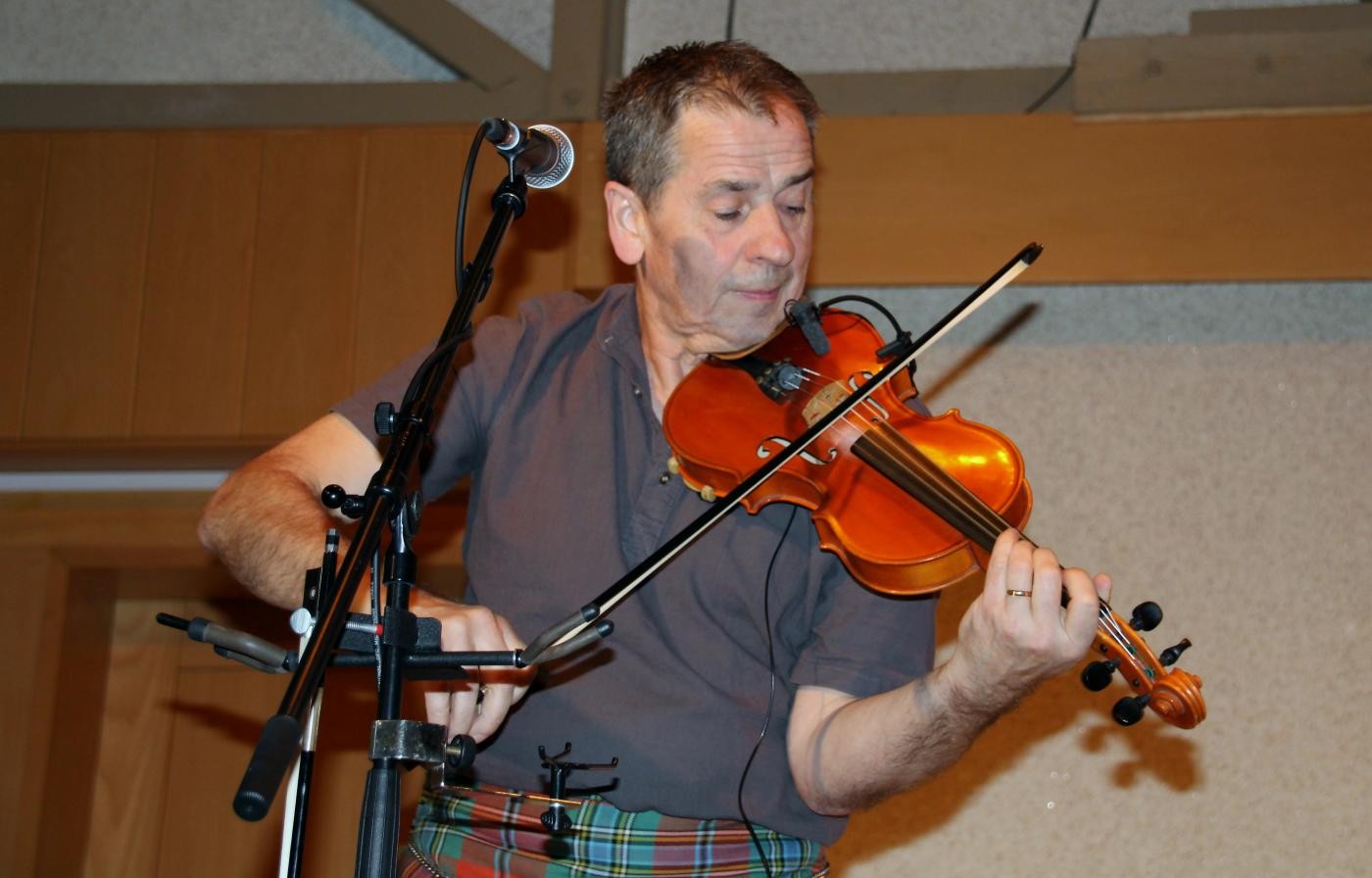 Gregor Borland mit Violine
