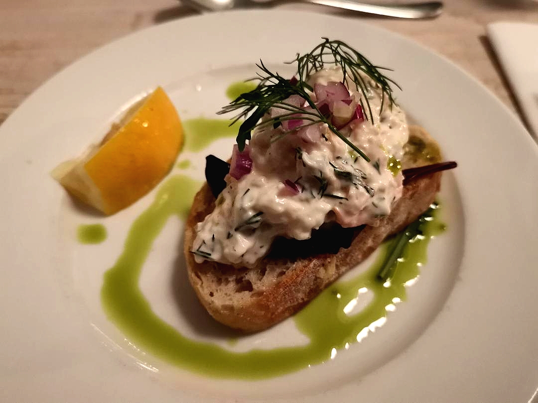 Eine Vorspeise mit Brot