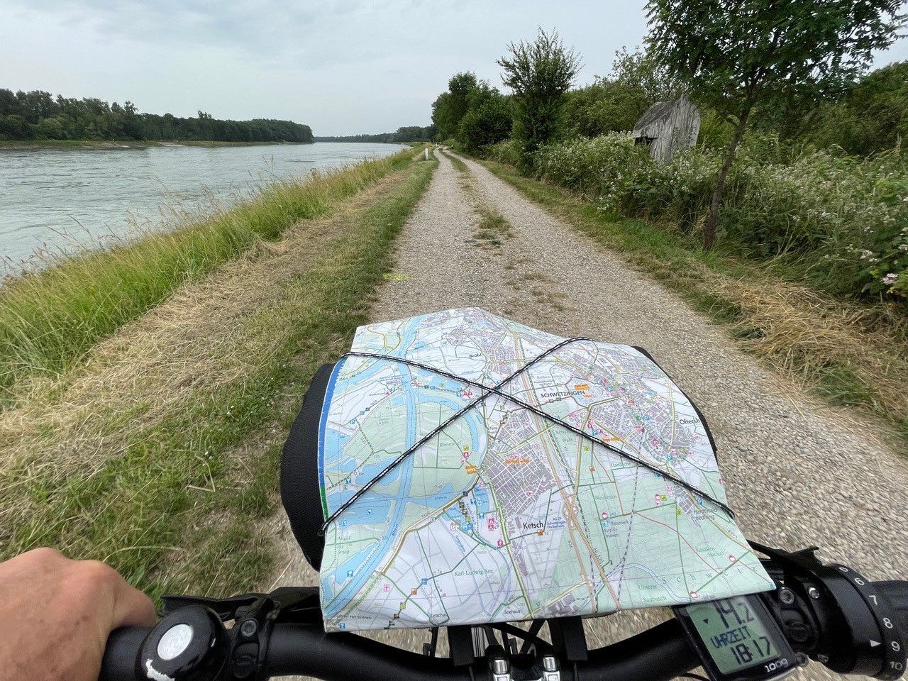 Fahrradlenkstange mit befestigtem Routenplan