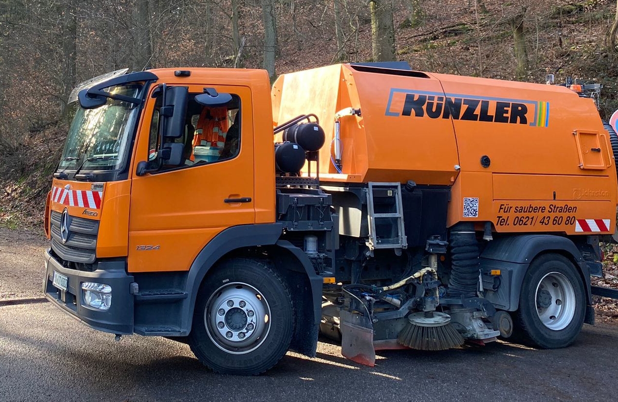 Kehrmaschinenfahrzeug